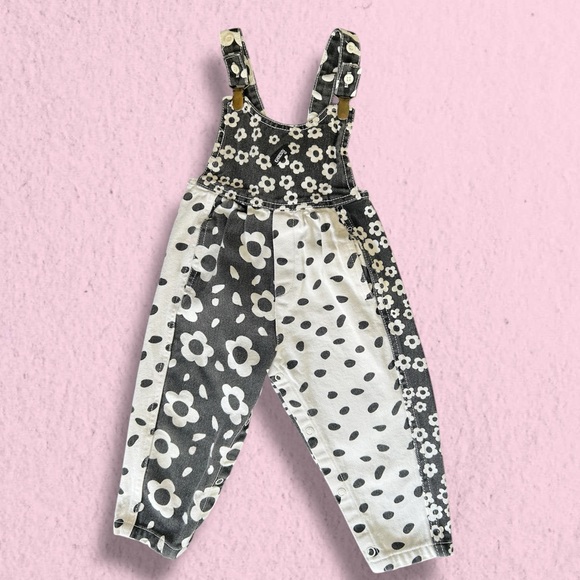 Guess Other - VINTAGE BABY GUESS Sz 24 Months Denim Overalls BLACK/WHITE DAISY PRINTS POCKETS